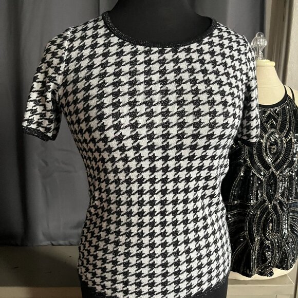 Black and White Houndstooth Knit Top - Picture 2 of 7